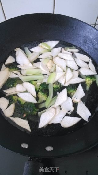 杏鲍菇炒香干的做法步骤：1