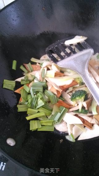 杏鲍菇炒香干的做法步骤：5