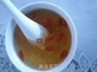 桃胶枸杞养颜羹的做法步骤：4