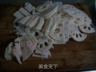 火麻油拌炒素莲藕的做法步骤：1
