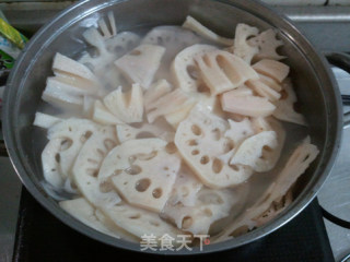 火麻油拌炒素莲藕的做法步骤：2