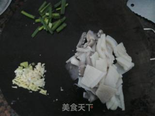 荷兰豆爆炒鱿鱼的做法步骤：2