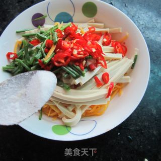 南瓜豆腐丝的做法步骤：2