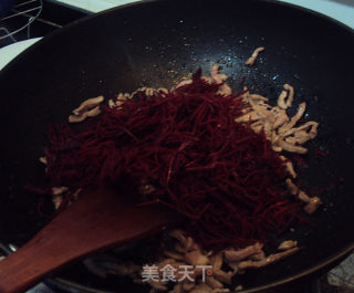 紫菜头炒肉丝的做法步骤：6