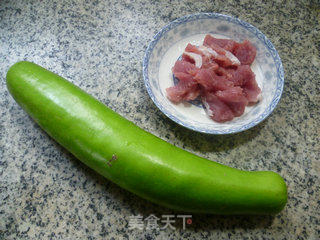里脊肉炒夜开花的做法步骤：1