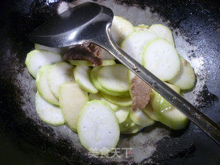 里脊肉炒夜开花的做法步骤：7