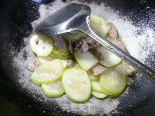 里脊肉炒夜开花的做法步骤：11