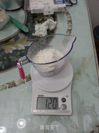草莓奶油蛋糕（电饭煲做的）的做法步骤：2