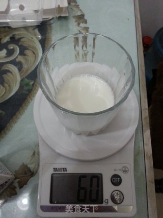 草莓奶油蛋糕（电饭煲做的）的做法步骤：8