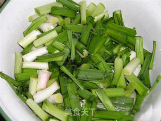 鸡蛋炒疙瘩的做法步骤：1