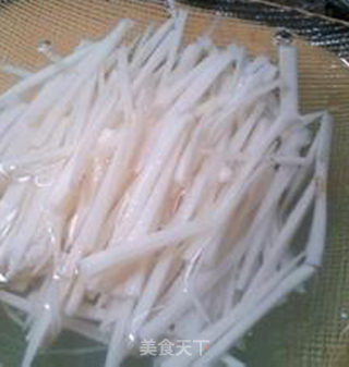 泡椒炒莲藕的做法步骤：2