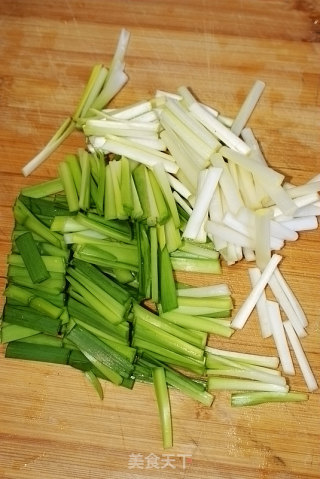 韭黄炒虾爬子肉的做法步骤：2