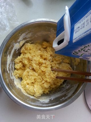 奶香玉米饼的做法步骤：2