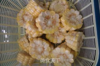 玉米排骨汤的做法步骤：2