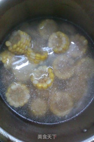 玉米排骨汤的做法步骤：6