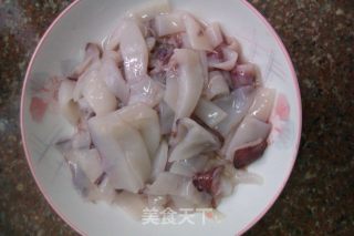 鱿鱼烧芹菜的做法步骤：2