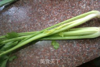 鱿鱼烧芹菜的做法步骤：3