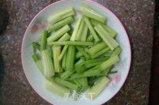 鱿鱼烧芹菜的做法步骤：4