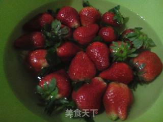 草莓酱的做法步骤：1