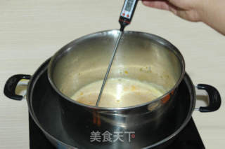 海绵蛋糕——慕斯蛋糕的必备搭配的做法步骤：2