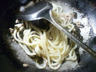 里脊肉海带炒乌冬面的做法步骤：5