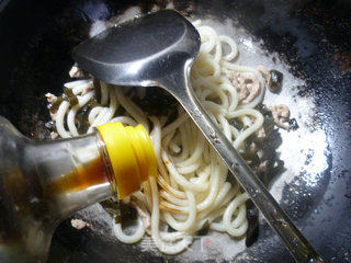 里脊肉海带炒乌冬面的做法步骤：6
