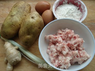 蛋皮土豆卷的做法步骤：1