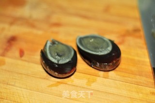 青椒皮蛋的做法步骤：2