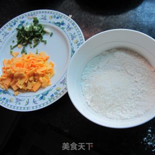 南瓜丁煎饼的做法步骤：1