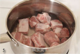 补钙养颜正当时--鲜藕红枣排骨汤的做法步骤：5