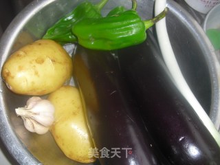 地三鲜的做法步骤：1