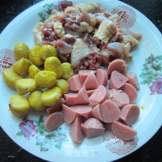 板粟火腿炒鸡的做法步骤：2