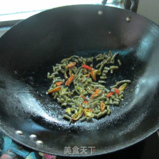 咸豆角不面筋的做法步骤：2