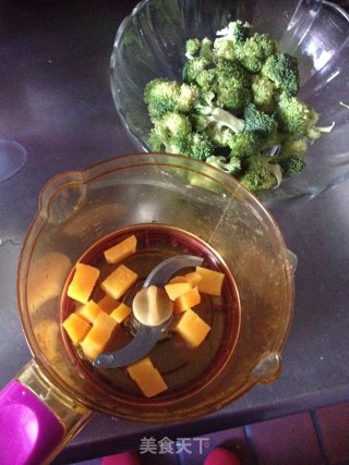 宝宝辅食之西兰花红薯泥的做法步骤：2