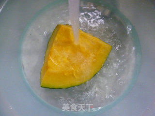 蚕豆炒日本南瓜的做法步骤：2