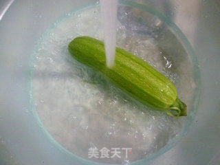 茶树菇炒西葫芦的做法步骤：2