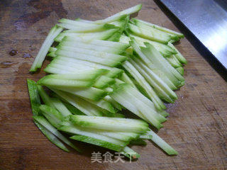 茶树菇炒西葫芦的做法步骤：3
