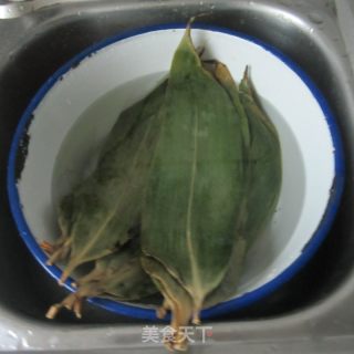 葱香猪肉糯米粽粑的做法步骤：1