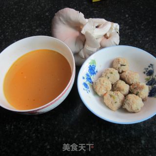 高汤丸子蘑菇汤的做法步骤：1