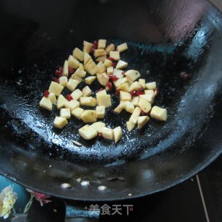 红薯丁炒蛋的做法步骤：6