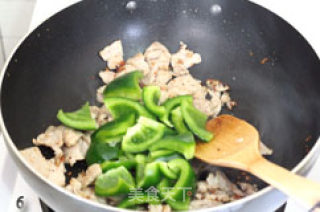 椒盐青椒炒肉片的做法步骤：6