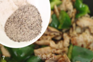 椒盐青椒炒肉片的做法步骤：7