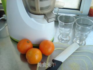鲜榨橙汁的做法步骤：1