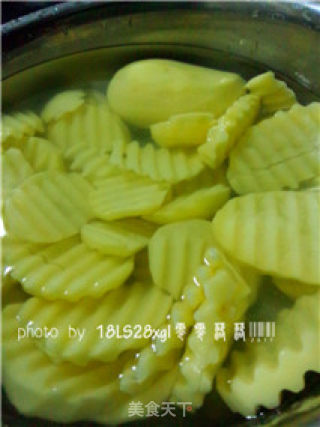 私房菜：黑椒土豆片的做法步骤：2