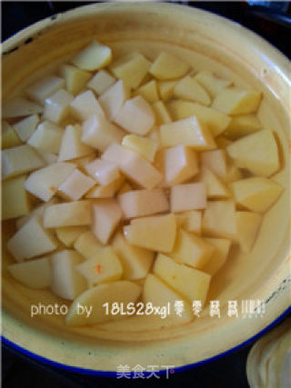 泡椒版：土豆烧肉的做法步骤：2