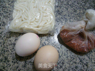 辣蛋炒乌冬面的做法步骤：1