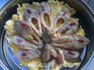 武昌鱼蒸黄金白菜的做法步骤：6