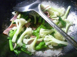 油菜蕻培根炒花菜的做法步骤：10