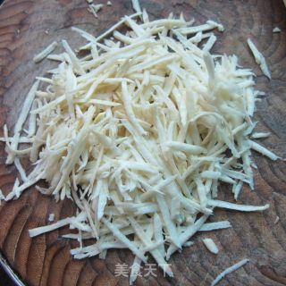 红薯丝煎饼的做法步骤：2