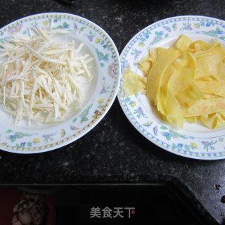 地瓜丝炒蛋的做法步骤：3